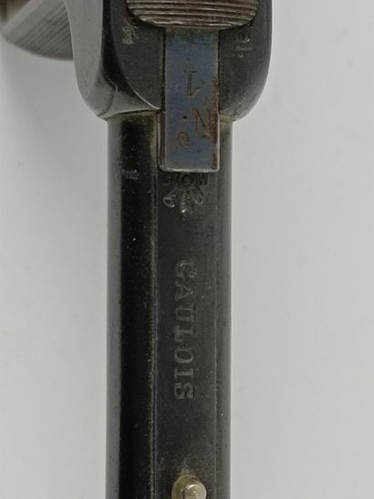 null Pistolet le Gaulois n°1. 

Calibre 8 mm. 

Marquage S et D entourés sur la platine....