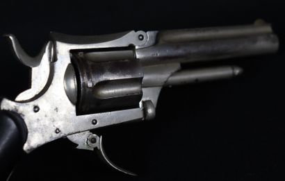 null Revolver Type Smith fabrication belge

Poinçon ELG - Etat moyen