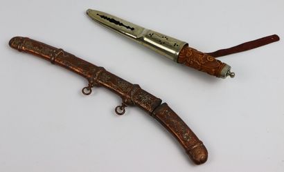 null JAPON et SUEDE.

Petit sabre en alliage cuivreux, la fusée à refixer.

L_32...