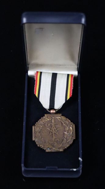 null BELGIQUE. 

Médaille commémorative de la campagne de Gembloux 1939-1945, en...