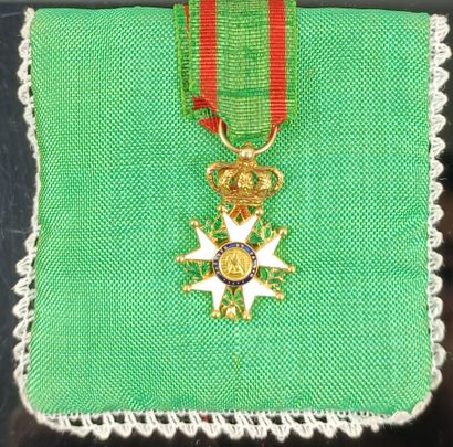 null Réduction de l'Ordre de la Légion d'Honneur. 

Une croix en or de 19 mm émail...