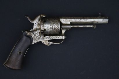 null Revolver à broche, calibre 7 mm.

Canon octogonal de 8,5 cm de long, marquage...