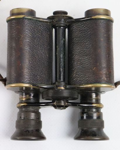 null Angleterre. 

Paire de jumelles ROSS London, Prism binocular 8x.

Patent II-7-1900....