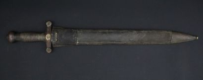 null Glaive d'infanterie 1831.

Lame poinçonnée.

Poignée en bronze matriculée « 5 ».

Fourreau...