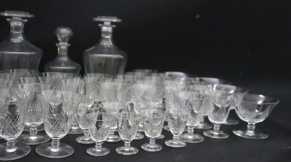 null SAINT LOUIS.

Service de verre en cristal taillé, modèle Vosges, comprenant...