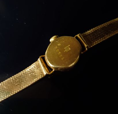 null LIP, Dauphine.

Montre de dame en or jaune. 

Le bracelet ruban en or

N°59506....