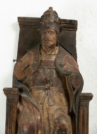 null Pape en bois sculpté polychrome.

Il est assis sur une cathèdre et porte la...