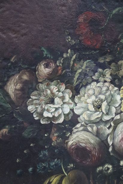 null Ecole du XIXème siècle. 

Nature morte aux fleurs. 

Huile sur toile ovale....
