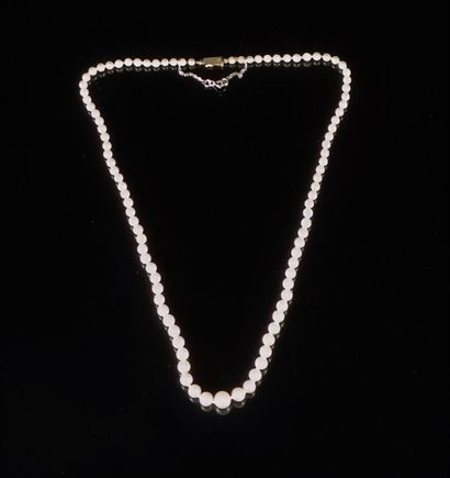 null Collier de perles de culture, fermoir en or blanc. 

L_52 cm

D(perles) : de...