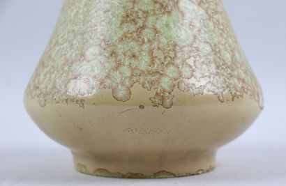 null Pierre Adrien DALPAYRAT (1844-1910).

Vase à col allongé à panse aplatie sur...