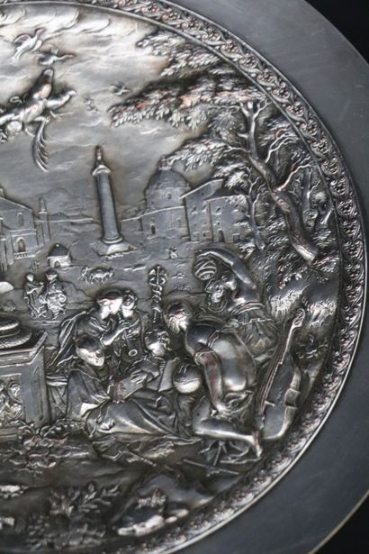 null Ferdinand BARBEDIENNE (1810-1892).

Importante coupe en bronze et cuivre argentés.

la...