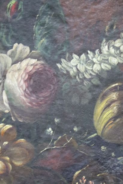 null Ecole du XIXème siècle. 

Nature morte aux fleurs. 

Huile sur toile ovale....