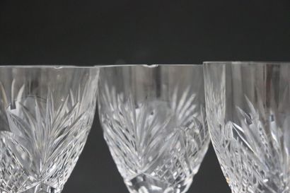 null 
SAINT-LOUIS. 




Partie de service de verres en cristal taillé, modèle Moselle,...