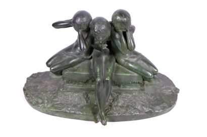 null Ary BITTER (1883-1973).

La sagesse.

Bronze à patine verte, signé sur la terrasse....