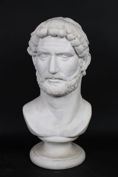 null Important buste en plâtre figurant l'Empereur Adrien, sur piédouche.

H_50 ...