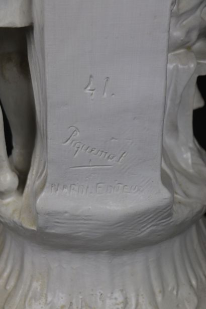 null Alphonse PIQUEMAL (1869-1911), 

Scène galante.

Statue en plâtre laquée blanc.

Signée...