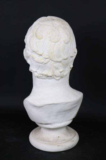 null Important buste en plâtre figurant l'Empereur Adrien, sur piédouche.

H_50 ...
