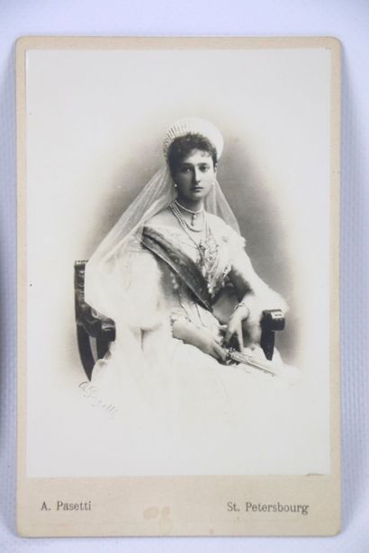 null A. PASETTI - Saint-Pétersbourg

L'impératrice Alexandra Feodorovna Romanova...