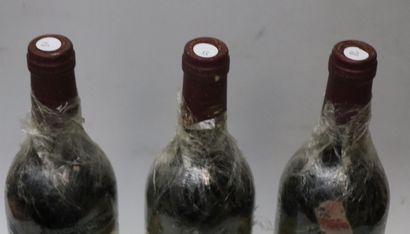 null PAVILLON ROUGE DU CHATEAU MARGAUX.
Millésime : 1994.
3 bouteilles, b.g.