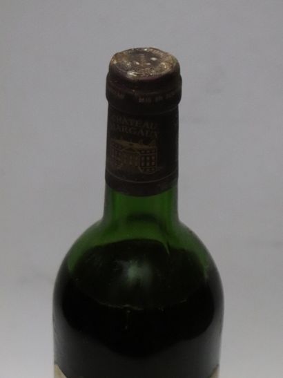 null CHATEAU MARGAUX.
Millésime : 1975.
1 bouteille, e., e.t.a. capsule oxydée