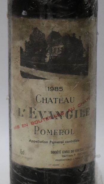 null CHATEAU L'EVANGILE.
Millésime : 1985.
1 bouteille, b.g., e.t.