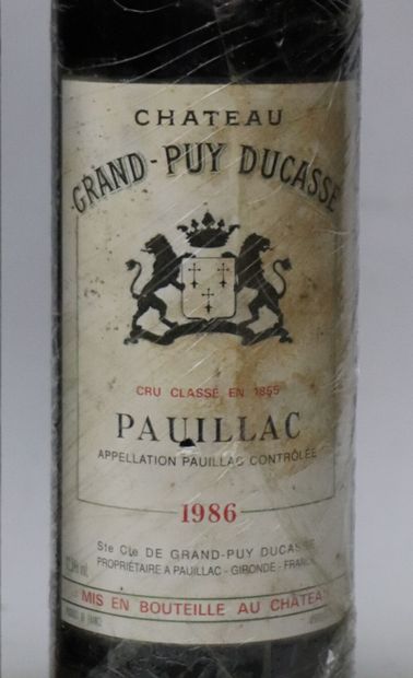 null CHATEAU GRAND PUY DUCASSE.
Millésime : 1986.
2 bouteilles, 1 b.g., e.f.s.
