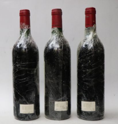 null LE PETIT CHEVAL.
Millésime : 1989.
3 bouteilles, une h.e., deux b.g., e.l.t...
