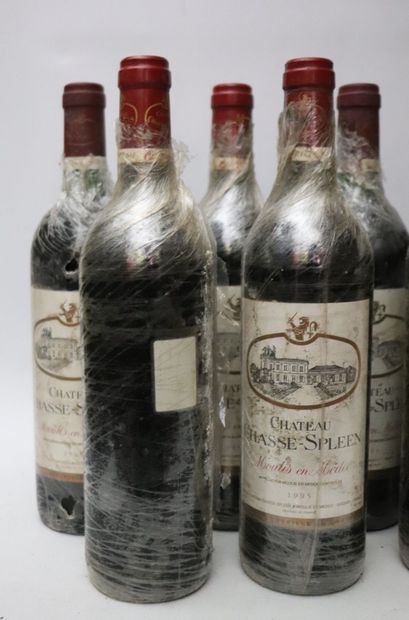 null CHATEAU CHASSE SPLEEN.
Millésime : 1995.
8 bouteilles, e.fs., b.g.