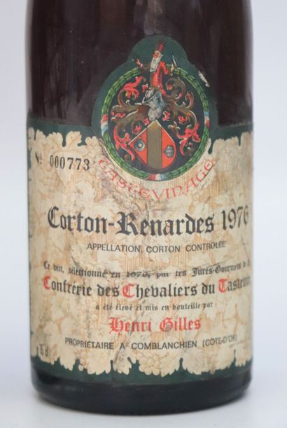 null CORTON RENARDES TASTEVINE.
Henri Gilles. 
Millésime : 1976. 
2 bouteilles, un...