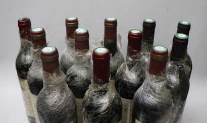 null CHATEAU MAUCAILLOU.
Millésime : 1990.
12 bouteilles, la plupart b.g., deux h.e.,...
