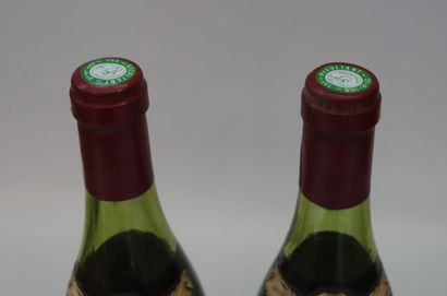 null CORTON-RENARDES.
Henri Gilles. 
Millésime : 1973. 
2 bouteilles, 1 b.g, 1 h...