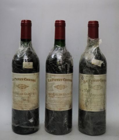 null LE PETIT CHEVAL.
Millésime : 1991.
3 bouteilles, 1 b.g., e.t.