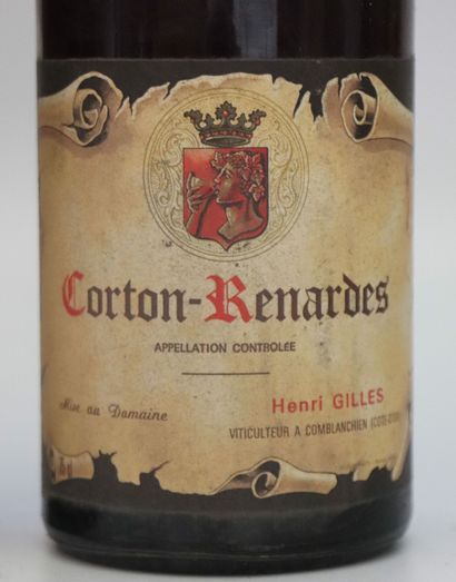 null CORTON-RENARDES.
Henri Gilles. 
Millésime : 1973. 
2 bouteilles, 1 b.g, 1 h...