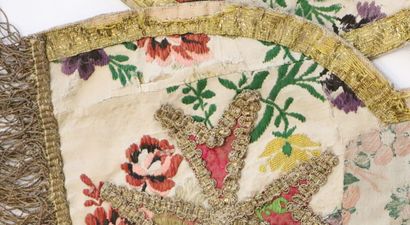 null Meeting of three religious stoles, including :
- Small stole in red fabric decorated...