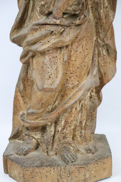 null Ecole française du XVIIIème siècle.
Vierge à l'enfant en bois sculpté. 
H_51,5...