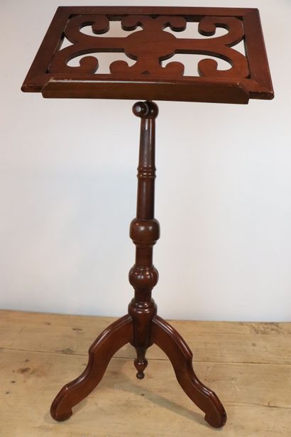 null Wooden lectern with tripod base.
The table is decorated with openwork scrolls.
20th...