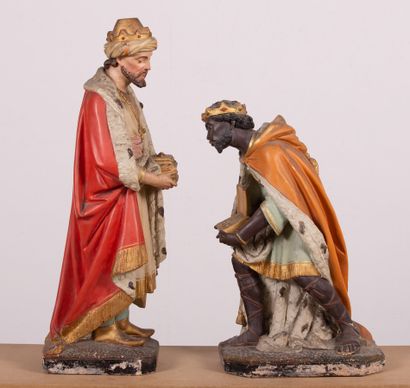null Deux importants santons en terre cuite peinte polychrome, figurant les rois...