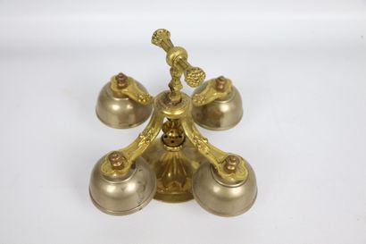 null Mass bell in metal and bronze. 
The handle decorated with bunch of grapes, holding...