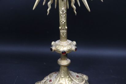 null Monstrance in brass and rhinestones.
The central part with radiant decoration...