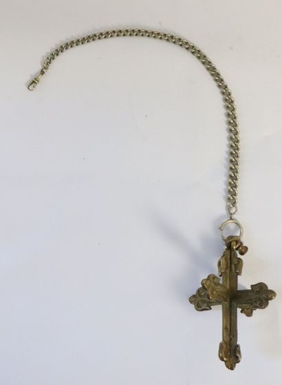 null Three-dimensional cross in gilded bronze. 
It is retained by a chain with large...