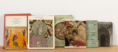 null Réunion d'une vingtaine de livres en russe traitant d'Art sacré.

