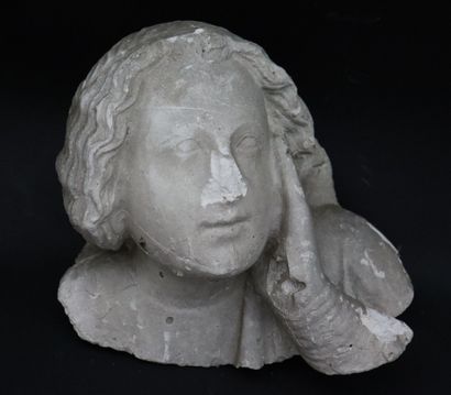 null Sculpture in patinated plaster representing an angel in the taste of the Middle...