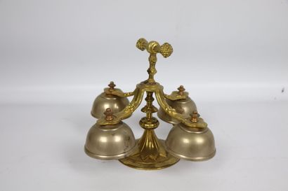 null Mass bell in metal and bronze. 
The handle decorated with bunch of grapes, holding...