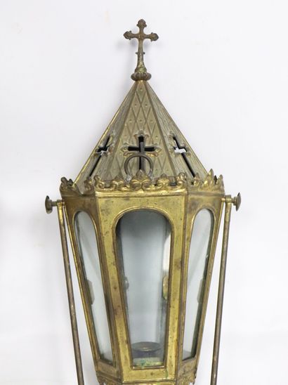 null Pair of procession lanterns in brass and glass.
Surmounted by a cross. 
Decorated...