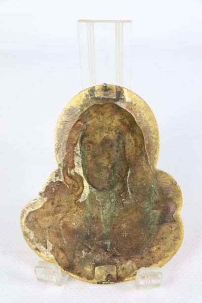 null Plaque en bronze doré figurant le christ en buste, auréolé. 
Fin du XIXème siècle.
H_10,5...