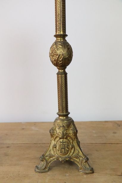 null Pair of gilded bronze candlesticks.
The shaft with twisted nets and globe decorated...