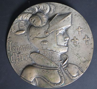 null Adolphe RIVET (1855-1925)
Profil de Jeanne d'Arc en armure.
Médaille en laiton...