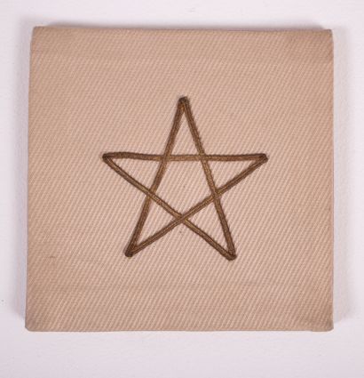 null Réunion de parements liturgiques en tissu beige à décor d'étoile de David comprenant...