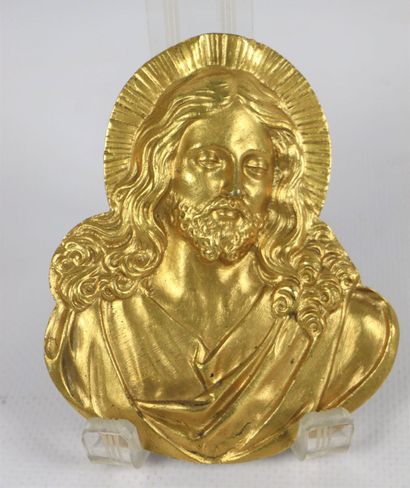 Plaque en bronze doré figurant le christ...