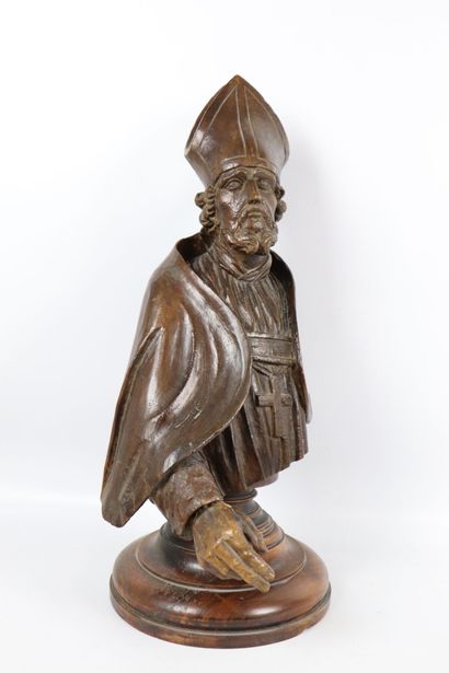 null Buste D'évêque en bois sculpté. 
Epoque XVIIIème siècle. 
H_59 cm, restauration.
Soclé...